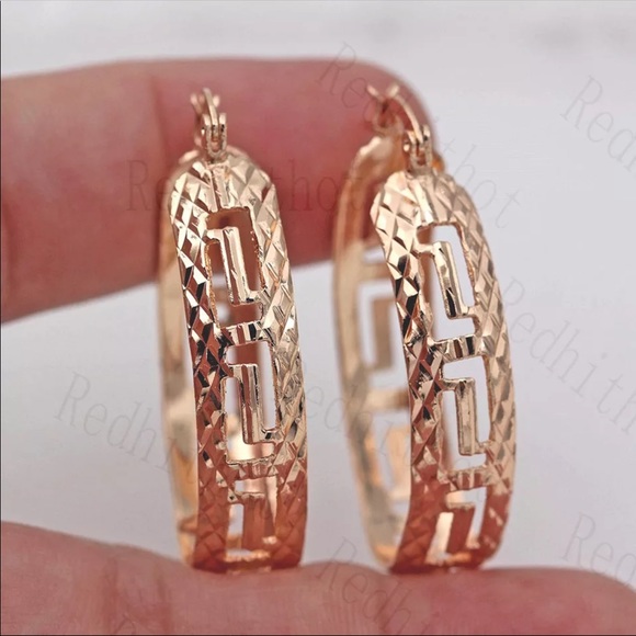 New trendy hollow out style gold tone earrings - Picture 3 of 3